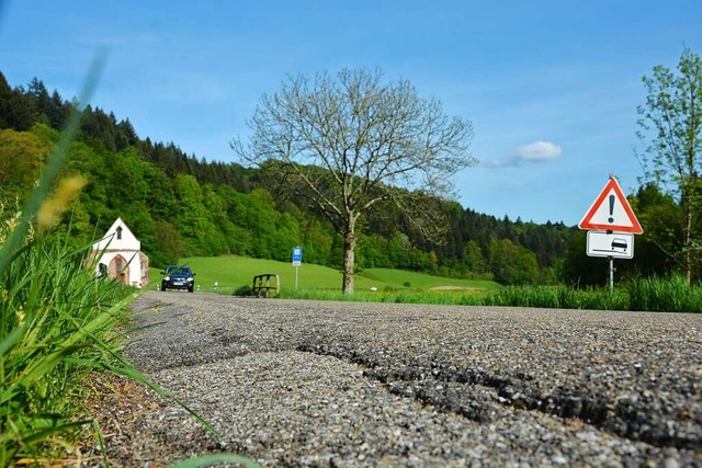 Die angedachte Sanierung der Kreisstra...und Sonnenziel bleibt ein Streitpunkt.  | Foto: Benedikt Sommer