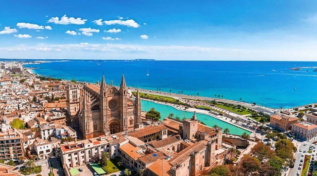 Spektakulre Aussicht auf die Kathedrale von Palma de Mallorca.  | Foto: Ingus Kruklitis/Shutterstock.com