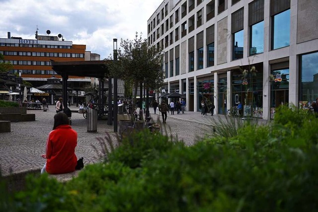 Der Bahnhofsplatz in Lrrach mit dem Wohn- und Geschftshaus L (rechts im Bild)  | Foto: Jonas Hirt