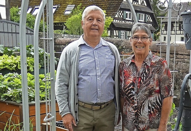 Ernst und Hella Schaubrenner im Gemsegarten   | Foto: Hans  Spengler