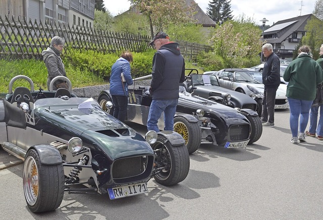 91 Oldtimer und Sportwagen gab&#8217;s an Vatertag in Husern zu bewundern.   | Foto: Christiane Sahli