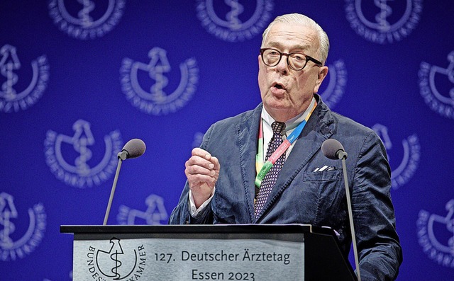 Klaus Reinhardt bei seiner Rede beim rztetag  | Foto: Henning Kaiser (dpa)