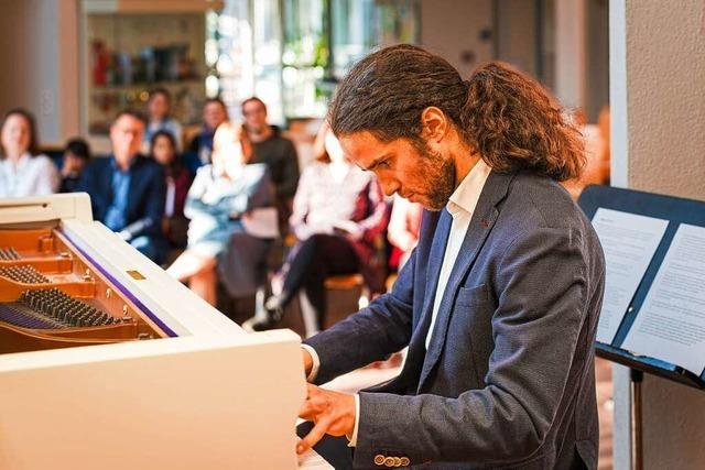 Gundelfinger Musiklehrer erklrt, wie er Kinder zum Klavierspielen motiviert