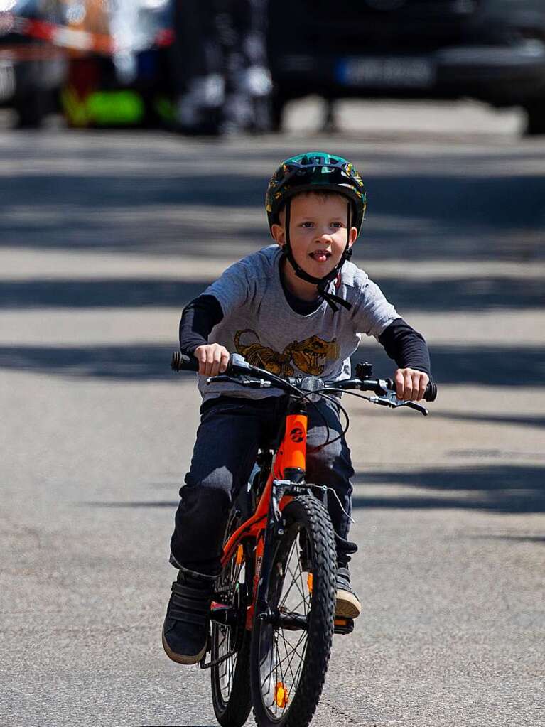 Zum 43. Mal fand das Radrennen in March-Holzhausen statt.  Die Sportlerinnen und Sportler gingen in verschiedenen Altersklassen an den Start.