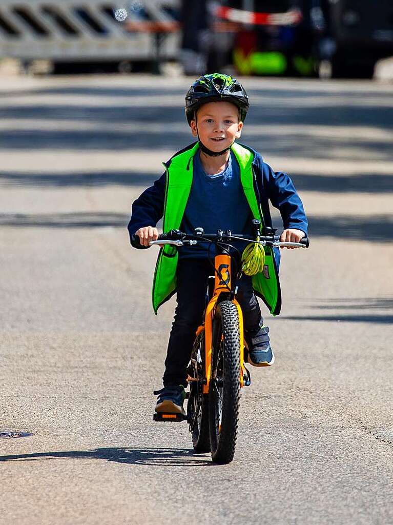 Zum 43. Mal fand das Radrennen in March-Holzhausen statt.  Die Sportlerinnen und Sportler gingen in verschiedenen Altersklassen an den Start.