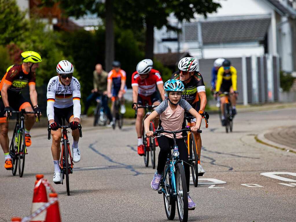 Zum 43. Mal fand das Radrennen in March-Holzhausen statt.  Die Sportlerinnen und Sportler gingen in verschiedenen Altersklassen an den Start.