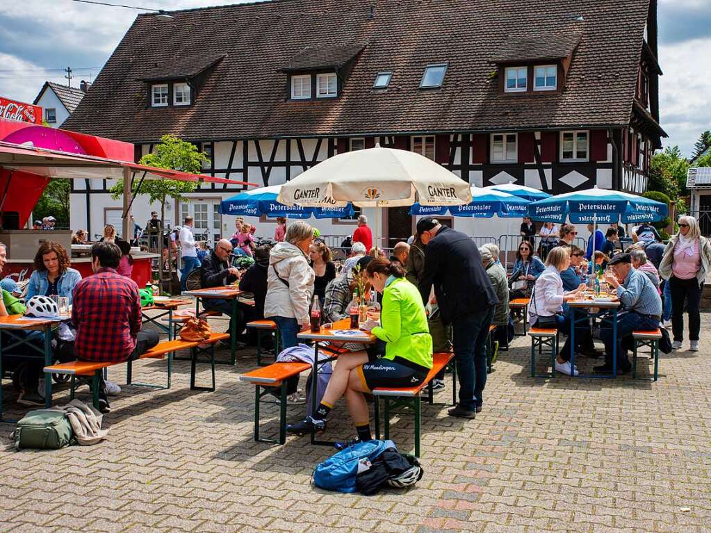 Zum 43. Mal fand das Radrennen in March-Holzhausen statt.  Die Sportlerinnen und Sportler gingen in verschiedenen Altersklassen an den Start.