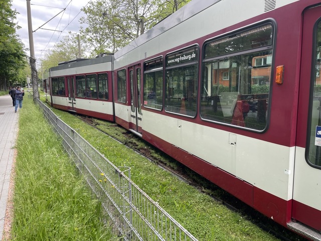 In Freiburg entgleiste eine Tram der L...hatte mit Folgen fr das gesamte Netz.  | Foto: Francesco Zimmermann
