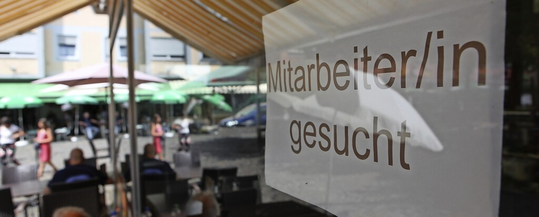 Viele Gastronomiebetriebe sind weiterh...ach Mitarbeiterinnen und Mitarbeitern.  | Foto: Bastian Bernhardt