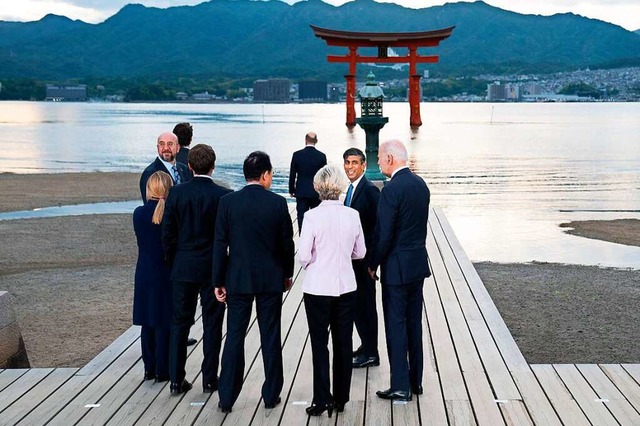 Die Staats- und Regierungschefs der G7...ushima-Schrein auf der Insel Miyajima.  | Foto: STEFAN ROUSSEAU (AFP)