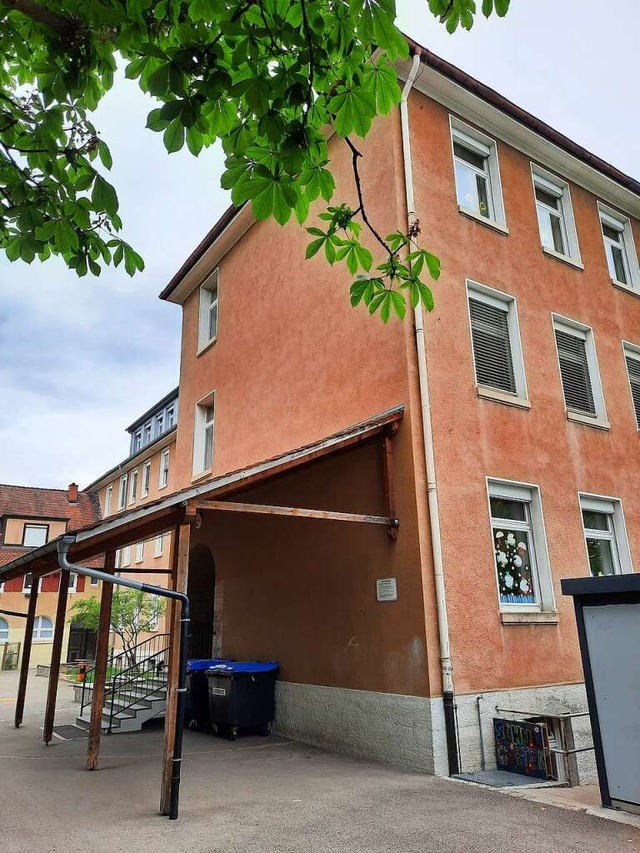 Hier wird an der Leopoldschule das Fluchttreppenhaus angebaut.  | Foto: Hannes Lauber