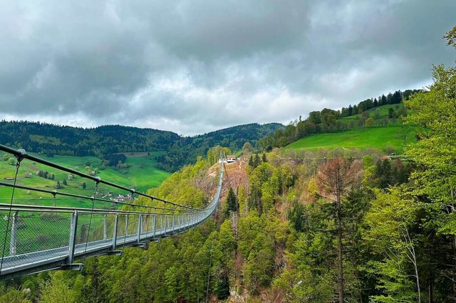 Ende Mai wird die Hngebrcke erffnet...f die  Todtnauer Wasserflle erffnet.  | Foto: Sarah Trinler