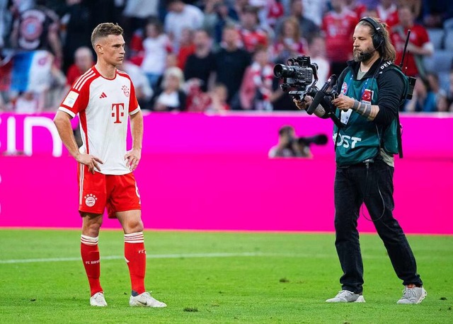 Bayern-Star Kimmich ist sichtlich bedi... der 1:3 Niederlagen gegen RB Leipzig.  | Foto: Sven Hoppe (dpa)