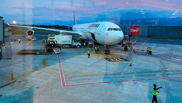 Fr eine Lahrer Delegation ging am Woc...in Flug von Frankfurt nach Costa Rica.  | Foto: Mark Alexander