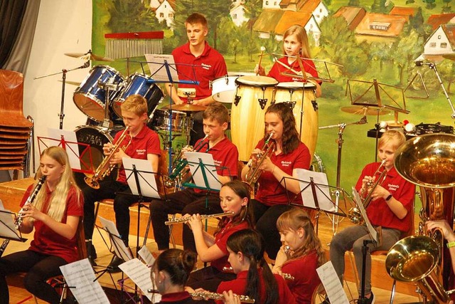 Beim Frhlingskonzert der Blaskapelle ...s war den jungen Knnern dabei sicher.  | Foto: Petra Wunderle