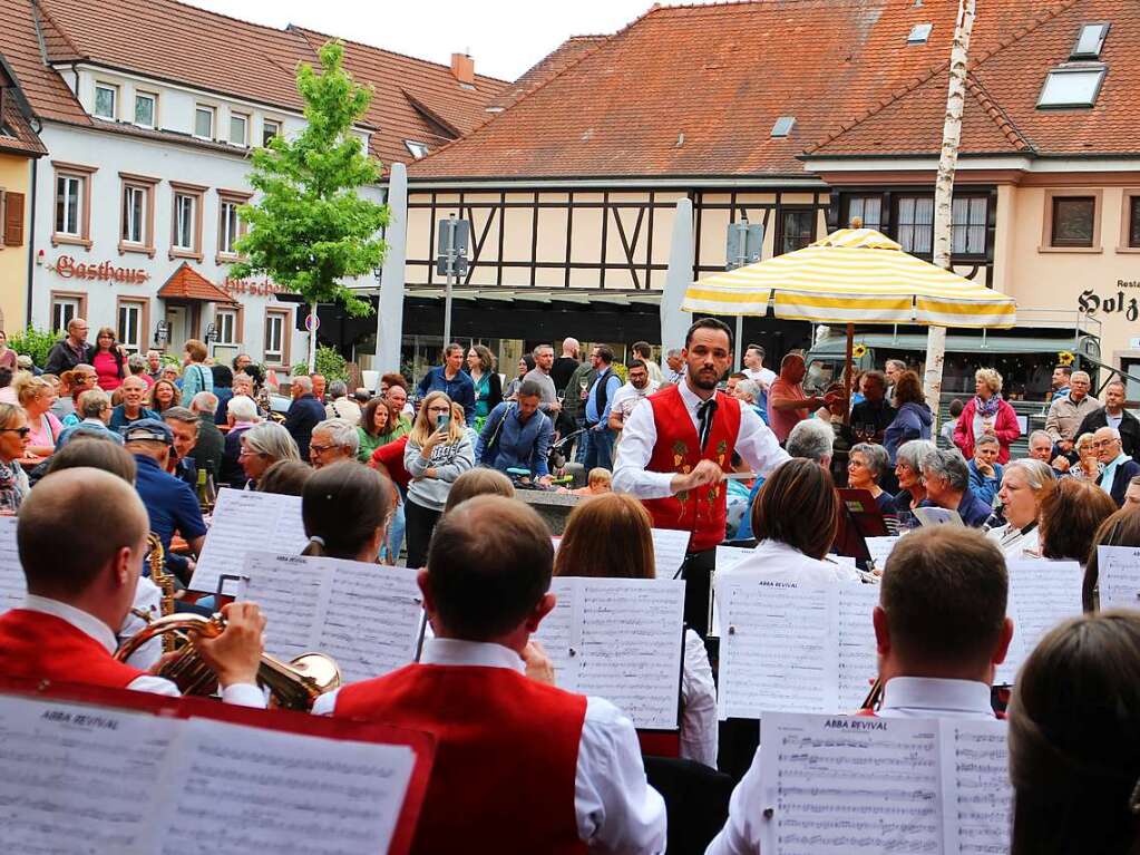 Zum Abschluss spielte der Musikverein Ihringen auf dem Rathausplatz.