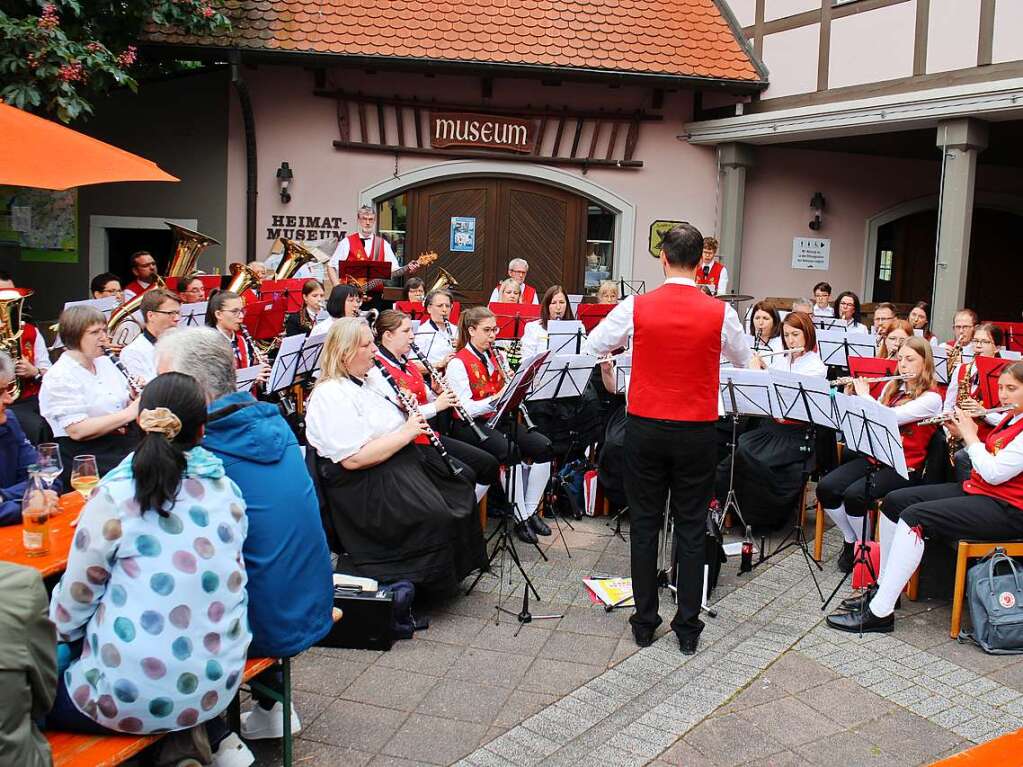 Zum Abschluss spielte der Musikverein Ihringen auf dem Rathausplatz.