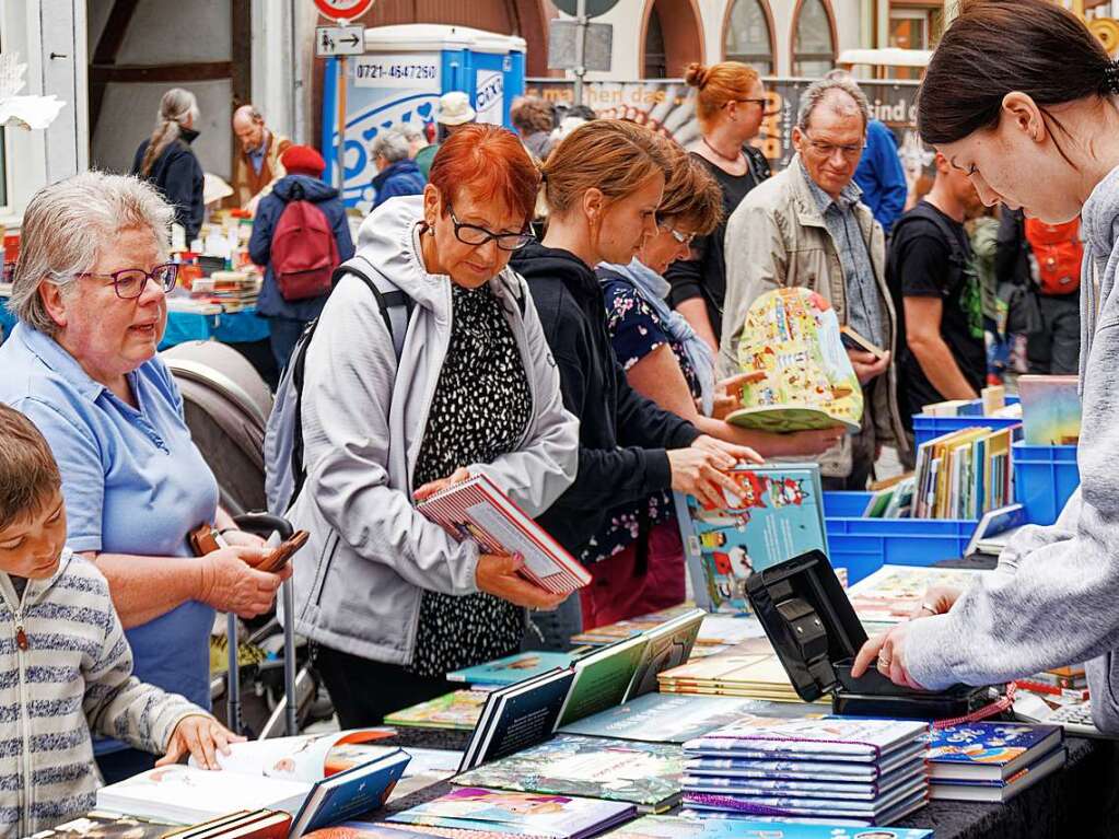 Schon am Samstag herrschte berraschend frh groer Andrang auf dem Markt.