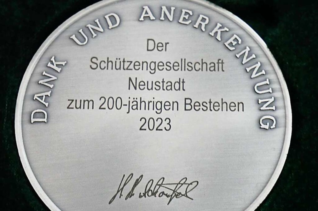 Silberne Plakette des Deutschen Schützenbunds (Rückseite).  | Foto: Eva Korinth