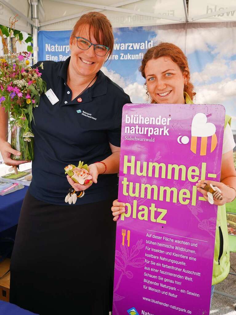 Karin Lanzen und Laura Schneider (von links) informierten ber den Naturpark Sdschwarzwald.