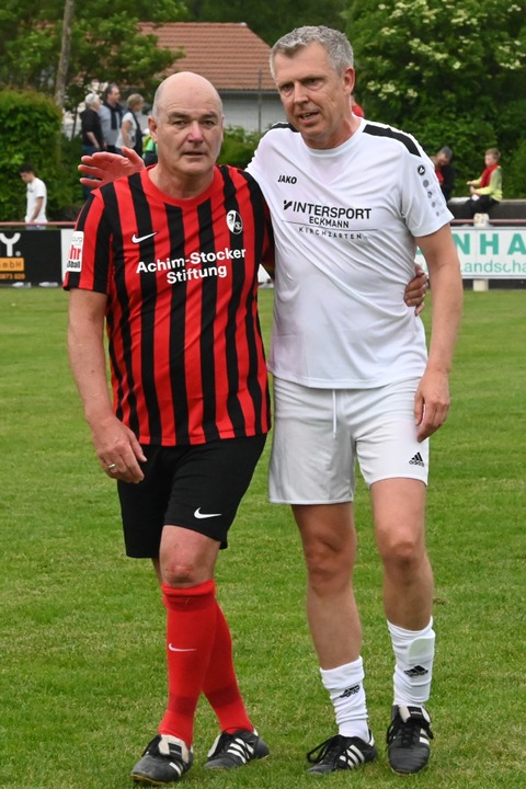 Nach dem Spiel ist die Rivalität vergessen, werden alte Freundschaften gepflegt  | Foto: Markus Zimmermann