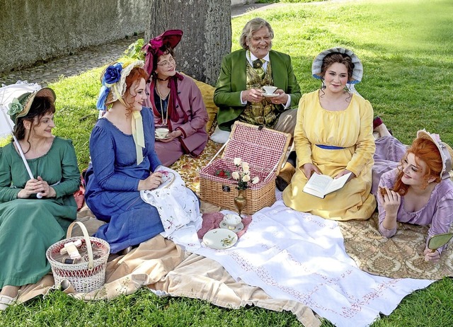 Voller Erwartungen: Die Familie Bennet  in &#8222;Stolz und Vorurteil&#8220;  | Foto: Festspiele Breisach