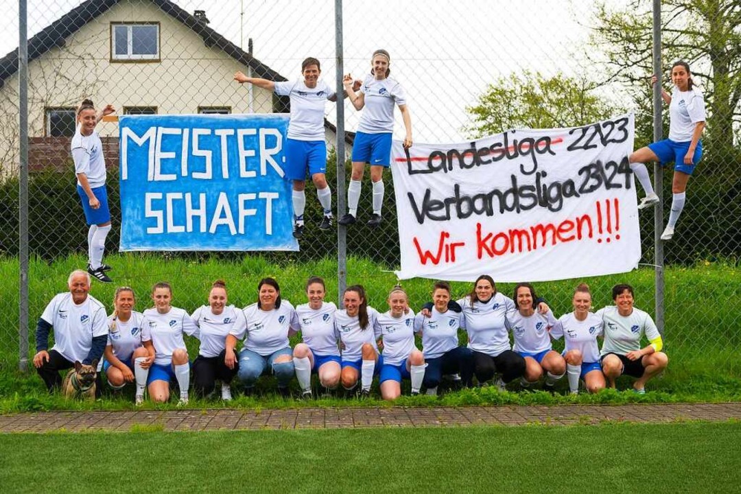 Die Spielerinnen des SV Titisee kamen ...t aus dem Feiern gar nicht mehr raus.   | Foto: Wolfgang Scheu