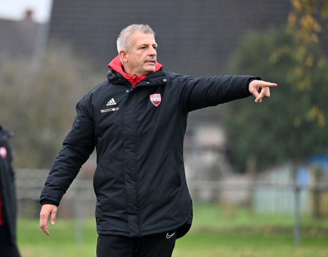 Hinter Christian Thau, Trainer des FC Neuried, liegt keine einfache Zeit.  | Foto: Wolfgang Knstle