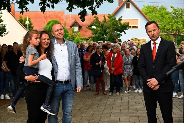 Sarah Michaelis und Ehemann Stefan mit...lafke (rechts) hat es nicht gereicht.   | Foto: Volker Mnch