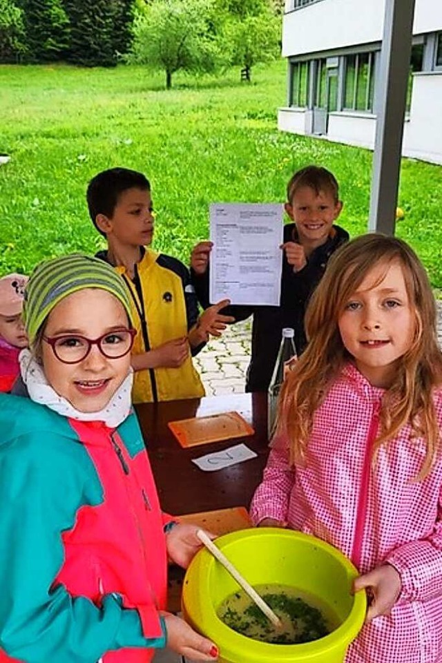 Kruterfrischkse und Molke durften die Tegernauer Kinder selbst herstellen.  | Foto: Marion Puschmann