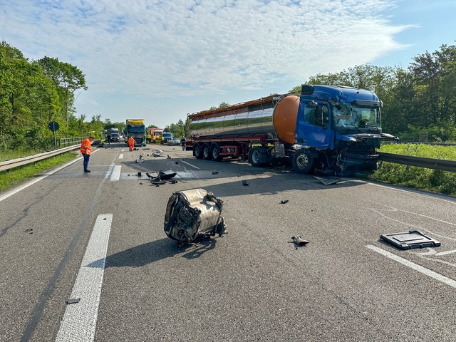 Auf der A5 sind zwei Lkw zusammengestoen.  | Foto: Christina Huler / EinsatzReport24