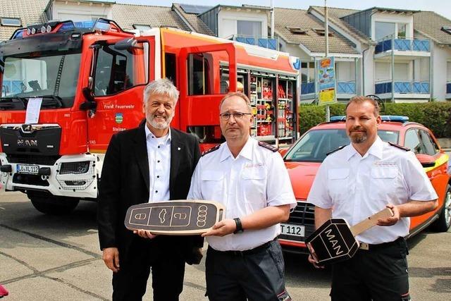 Steinen feiert zwei neue Fahrzeuge fr die Feuerwehr