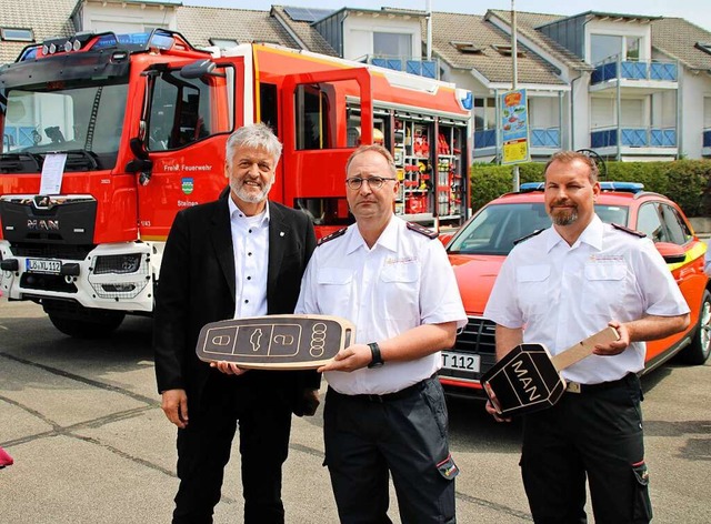 Steinens Feuerwehr feierte die bergab...vertreter  Markus Zenker (Bild links).  | Foto: Rolf Reimann