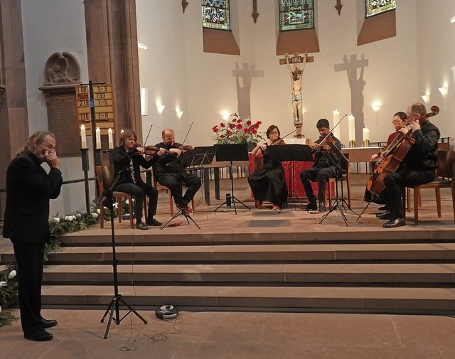 Mundharmonika-Solist Ulrich Mller-Fro...n der Stadtkirche ein Benefizkonzert.   | Foto: Bianca Flier