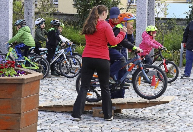 ber eine Wippe fahren war eine der bungen am Aktionstag.  | Foto: Dorothe Kuhlmann