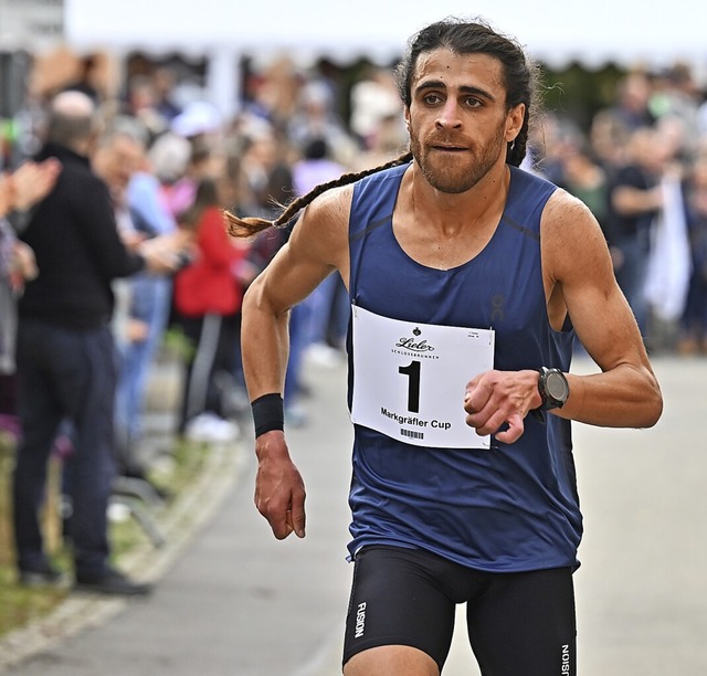 Nach 21,1 Kilometer um 7,6 Sekunden geschlagen: Omar Tareq  | Foto: Achim Keller