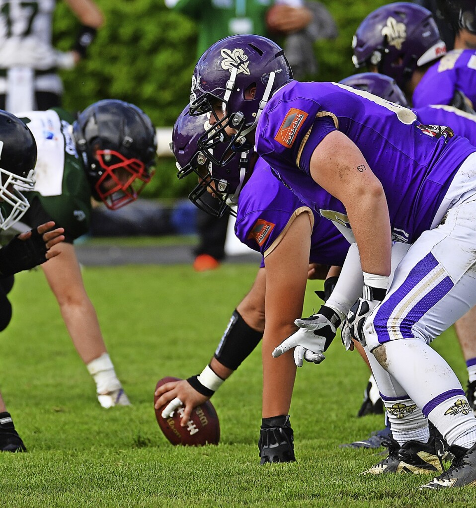 “STARK American Footballers of FT 1844 Freiburg Sacristans Dominate in Regional League Match Against Heidelberg Hunters”