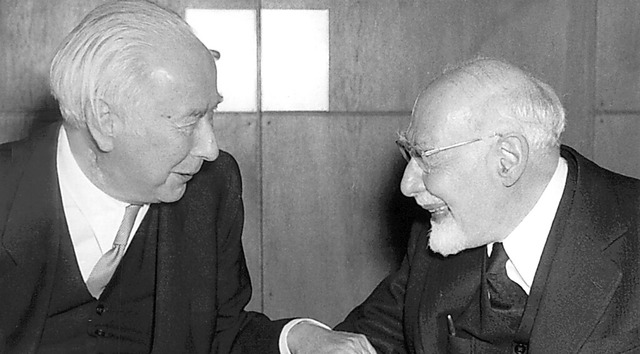 Leo Baeck (rechts) im Gesprch mit Bundesprsident Theodor Heuss 1954.  | Foto: Bernhard Frye (dpa)