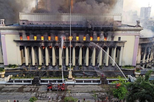 Wahrzeichen von Manila brennt vollständig aus