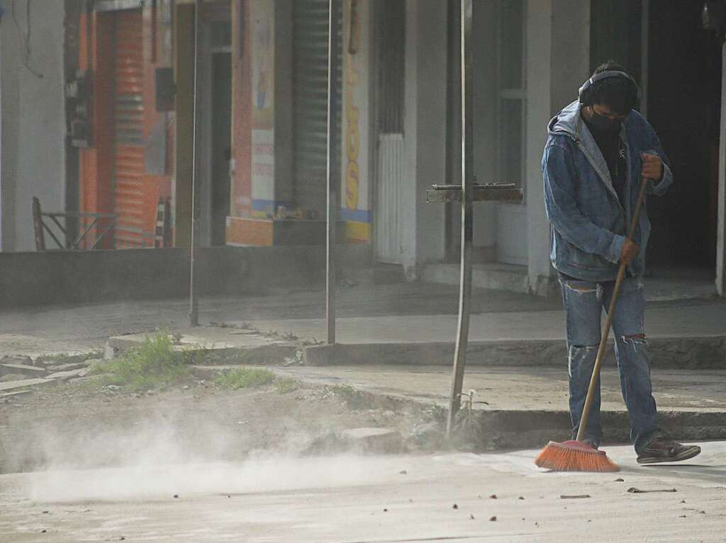 Der 5400 Meter hohe Popocatpetl, rund 85 Kilometer sdstlich von Mexiko-Stadt gelegen, zhlt zu den aktivsten Vulkanen des Landes. Seit Tagen hlt der Ascheregen an.