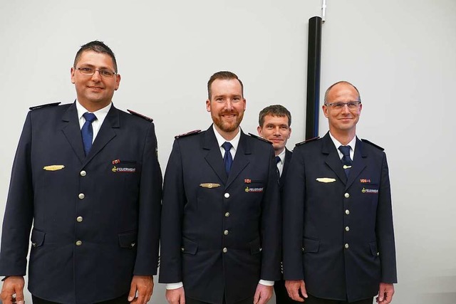 Die Feuerwehren Gutach und Bleibach ha...ks), Kassierer Sven Schtzle (hinten).  | Foto: Sylvia Sredniawa