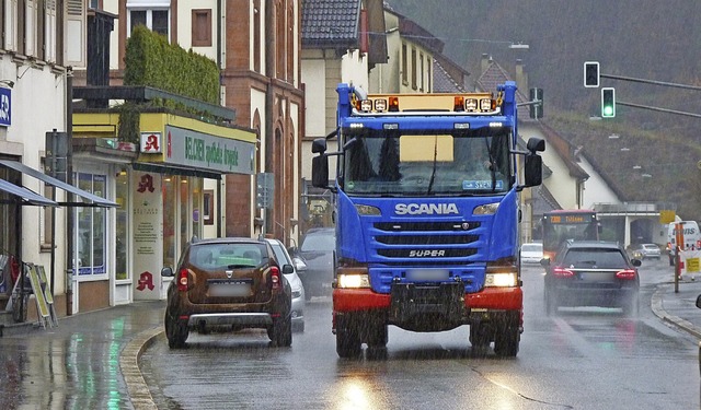 Viel Verkehr herrscht auf der B317 durchs Stadtgebiet Schnau.  | Foto: Sattelberger