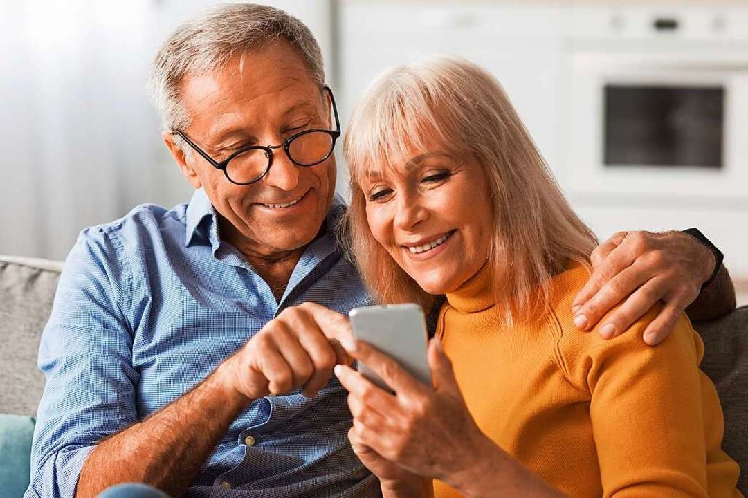 Der Online-Kurs macht Sie sattelfest u...ndig beim Umgang mit Ihrem Smartphone.  | Foto: Prostock-studio (stock.adobe.com)