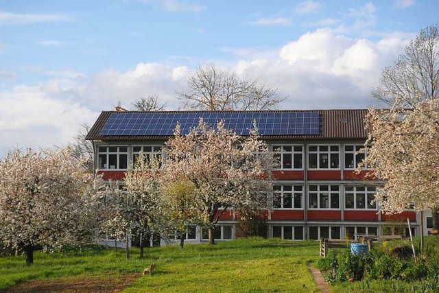 Gut frs Klima: Photovoltaik-Anlage auf dem Dach der Schule in Pfaffenweiler.  | Foto: Reinhold John