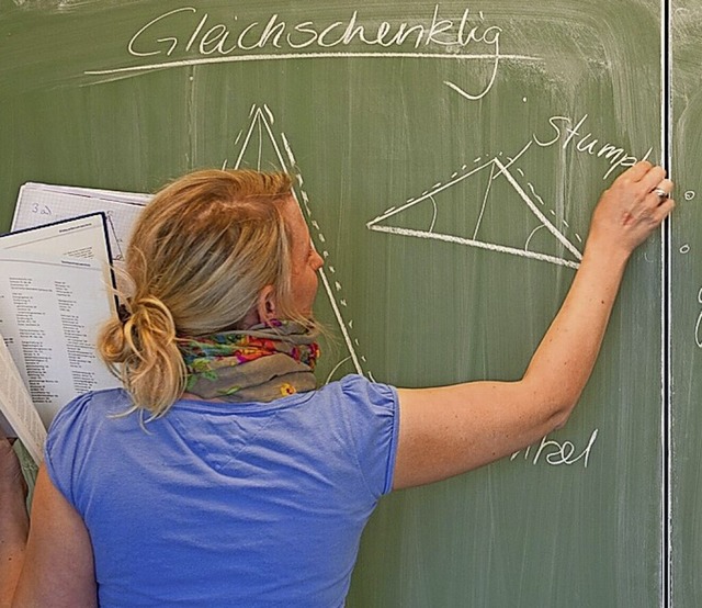 Die eigentliche Aufgabe einer Lehrkraft: das Unterrichten  | Foto: Sebastian Kahnert (dpa)