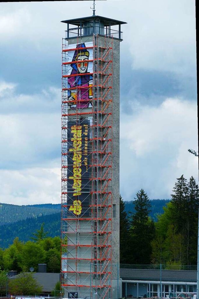 Der Turm ist derzeit eingerstet.  | Foto: Verena Pichler