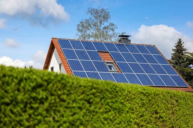 Das Ziel der Kampagne: Hausbesitzer so...Photovoltaikanlagen informiert werden.  | Foto: Jan Woitas (dpa)