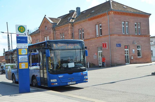 Einen Ausbau des Bus- und Bahnverkehrs...Teilnehmenden des BZ-Checks gewnscht.  | Foto: Gerhard Walser