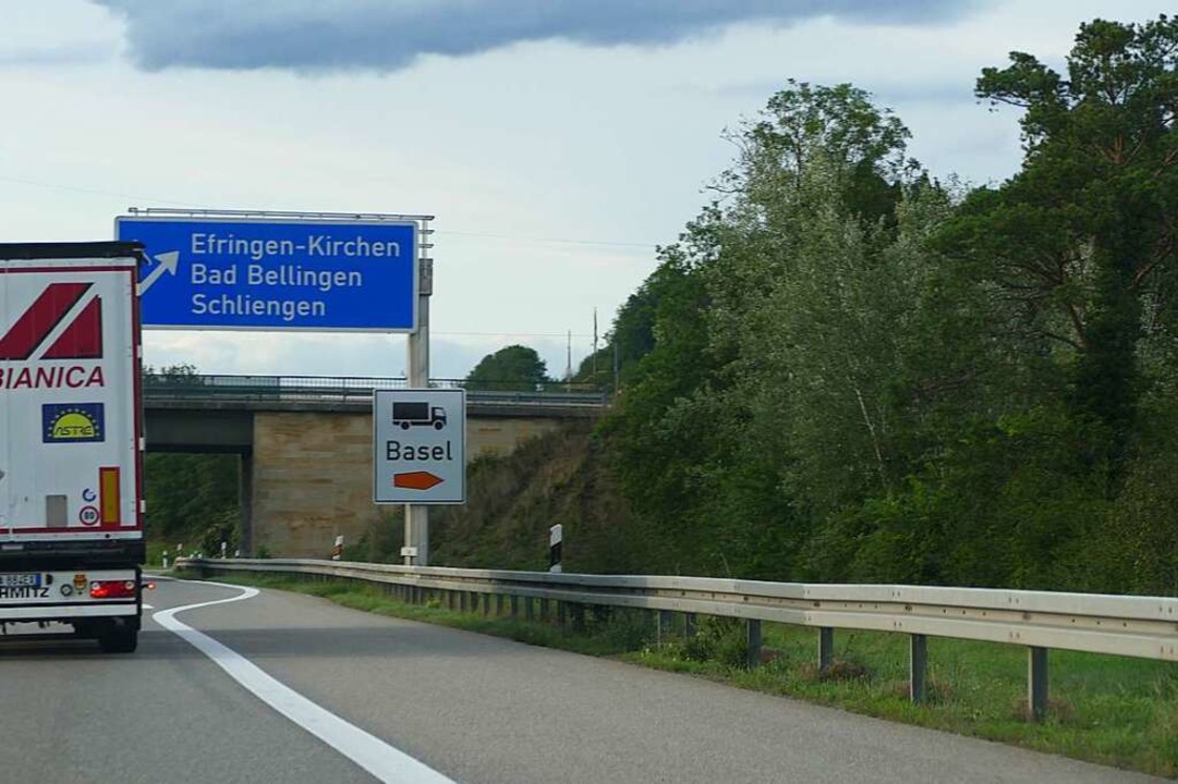Die Autobahn ist an vielen Stellen von Efringen-Kirchen zu hren.  | Foto: Victoria Langelott