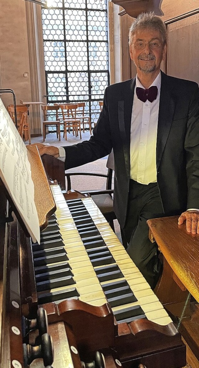 Brett Leighton an der Walcker-Orgel in der  St.-Margarethen-Kirche Waldkirch.  | Foto: Thomas Bertram